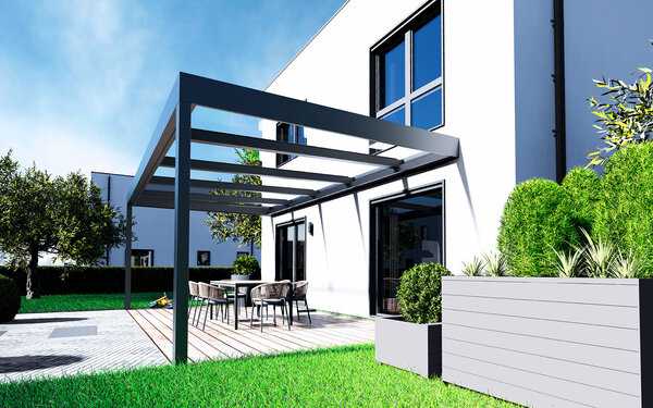 Seitenansicht Pergolamarkise als Terrassenüberdachung an Einfamilienhaus